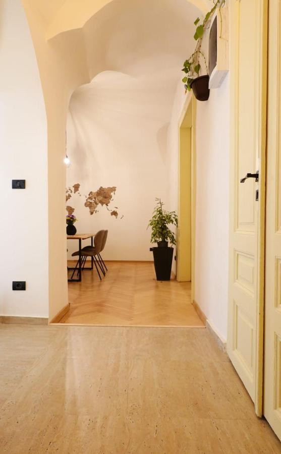 The Industrique Home - 3 Bedroom Apartment Timisoara Bagian luar foto