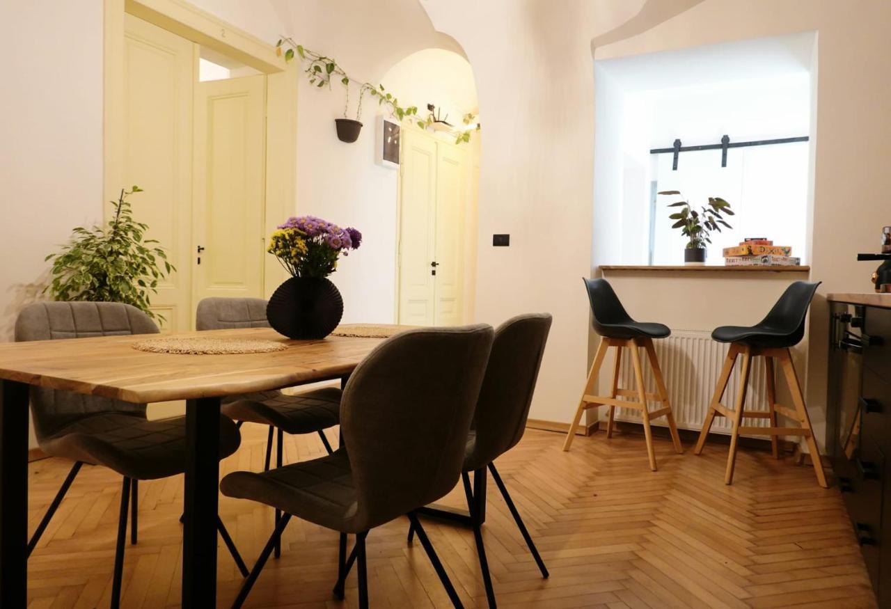 The Industrique Home - 3 Bedroom Apartment Timisoara Bagian luar foto