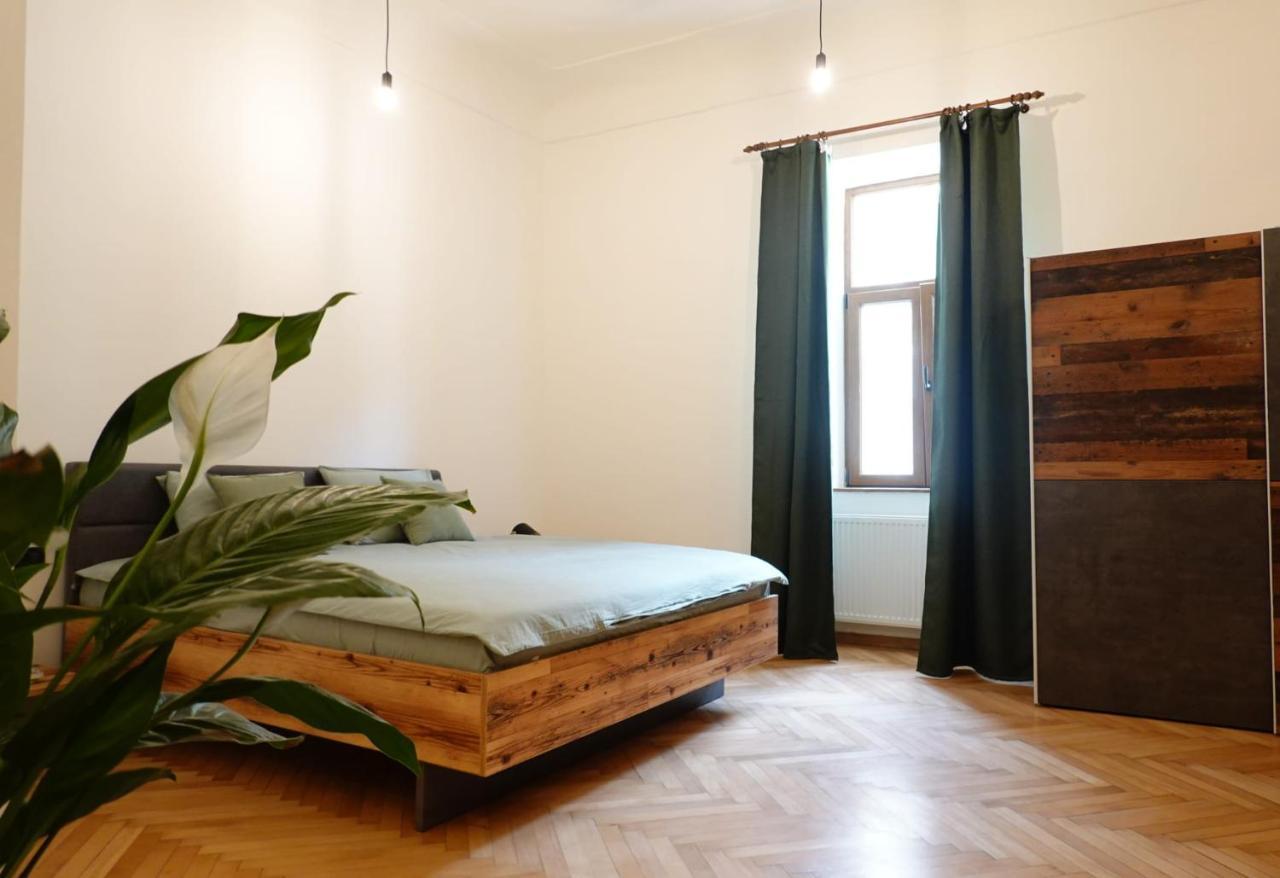 The Industrique Home - 3 Bedroom Apartment Timisoara Bagian luar foto
