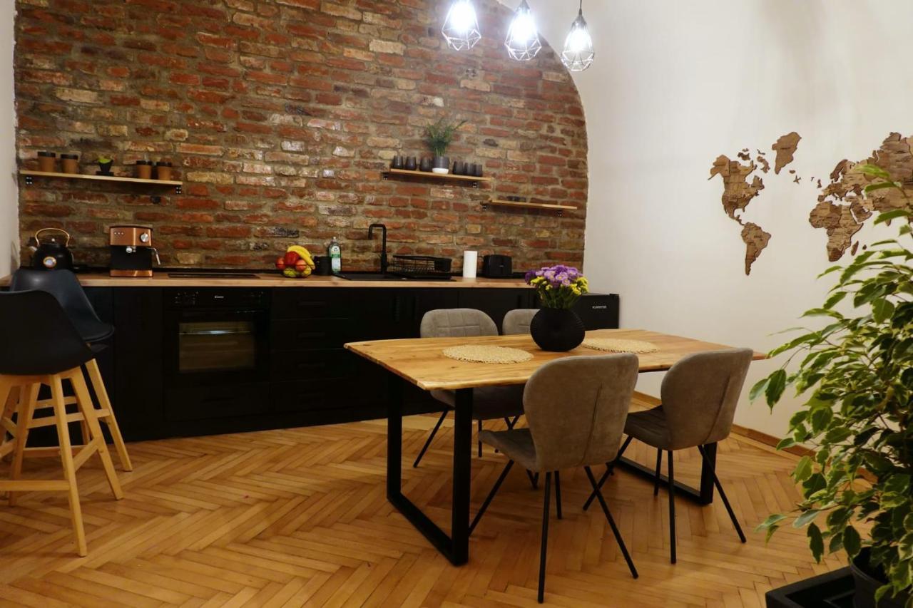 The Industrique Home - 3 Bedroom Apartment Timisoara Bagian luar foto
