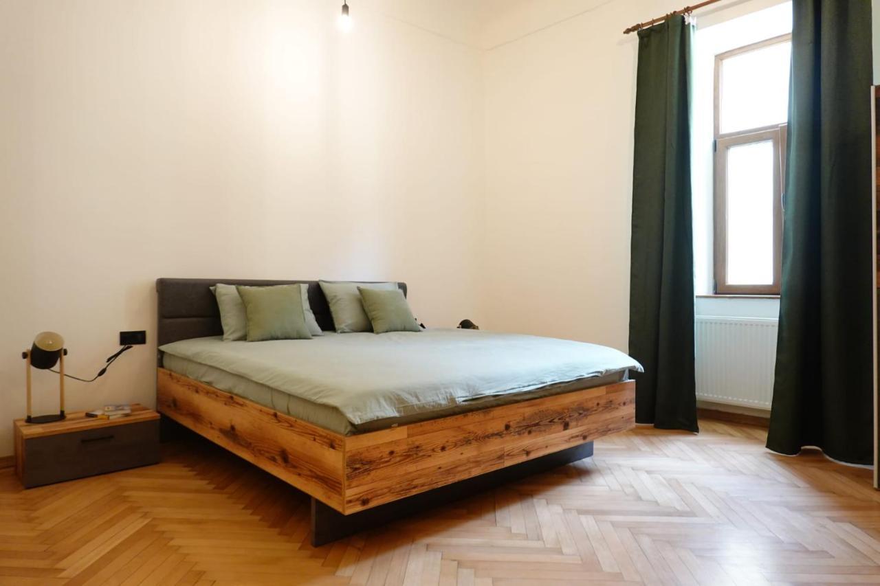 The Industrique Home - 3 Bedroom Apartment Timisoara Bagian luar foto