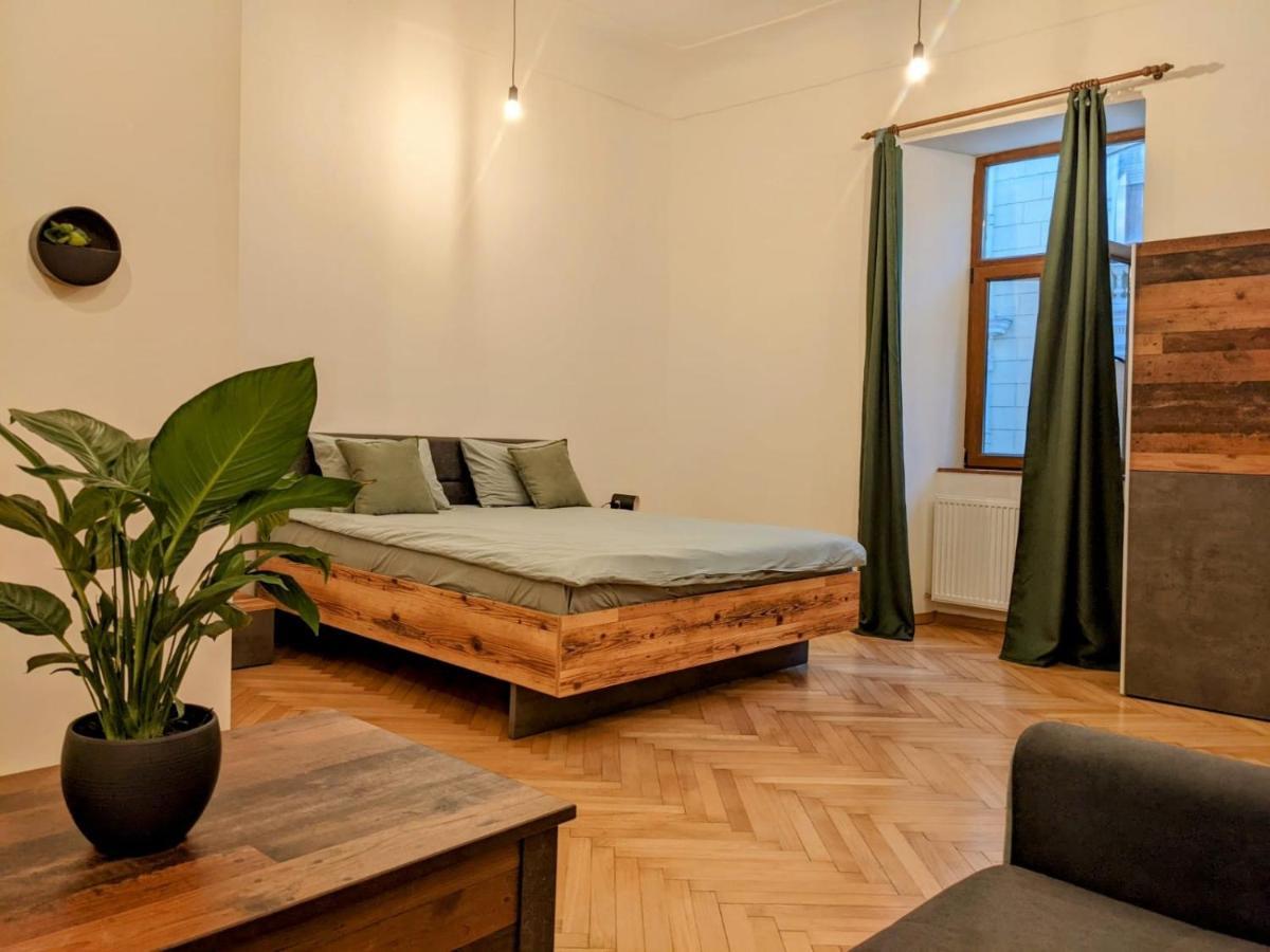 The Industrique Home - 3 Bedroom Apartment Timisoara Bagian luar foto