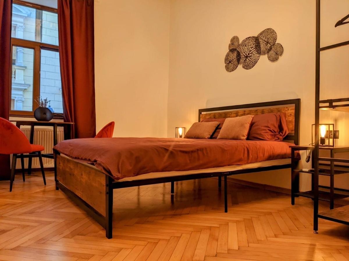 The Industrique Home - 3 Bedroom Apartment Timisoara Bagian luar foto