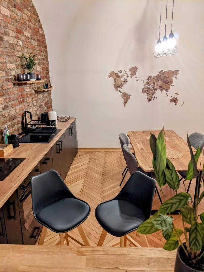 The Industrique Home - 3 Bedroom Apartment Timisoara Bagian luar foto